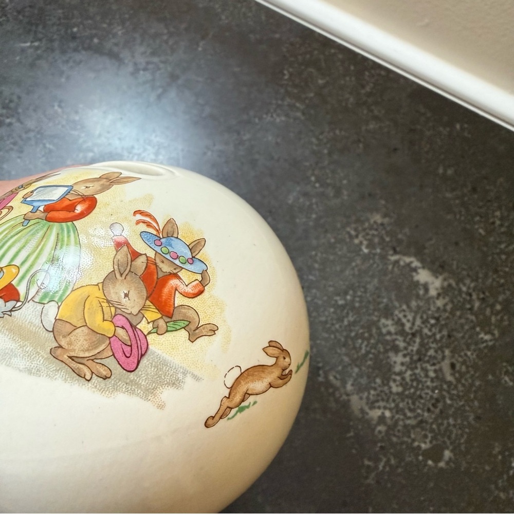Vintage Bunnykins Royal Doulton Coin Money Bank Hat Shop Scene 3.5", 1936 - Picture 7 of 11
